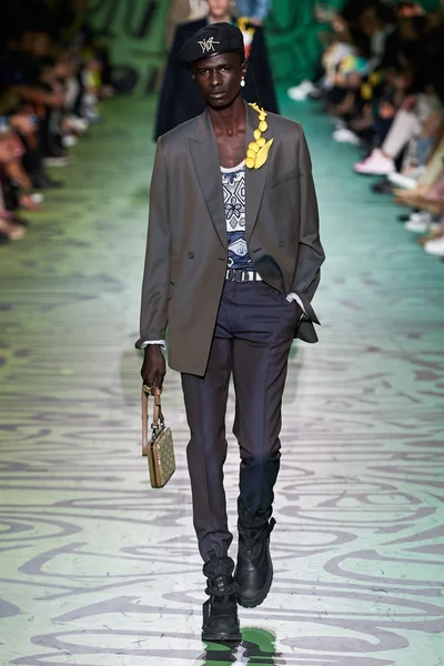 Look 11